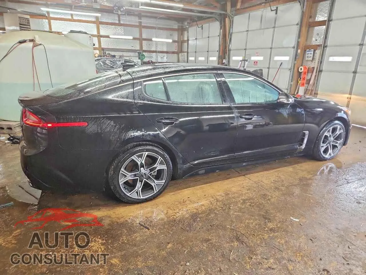 2020 KIA STINGER Damaged VIN KNAE15LAXL6075050 – side profile
