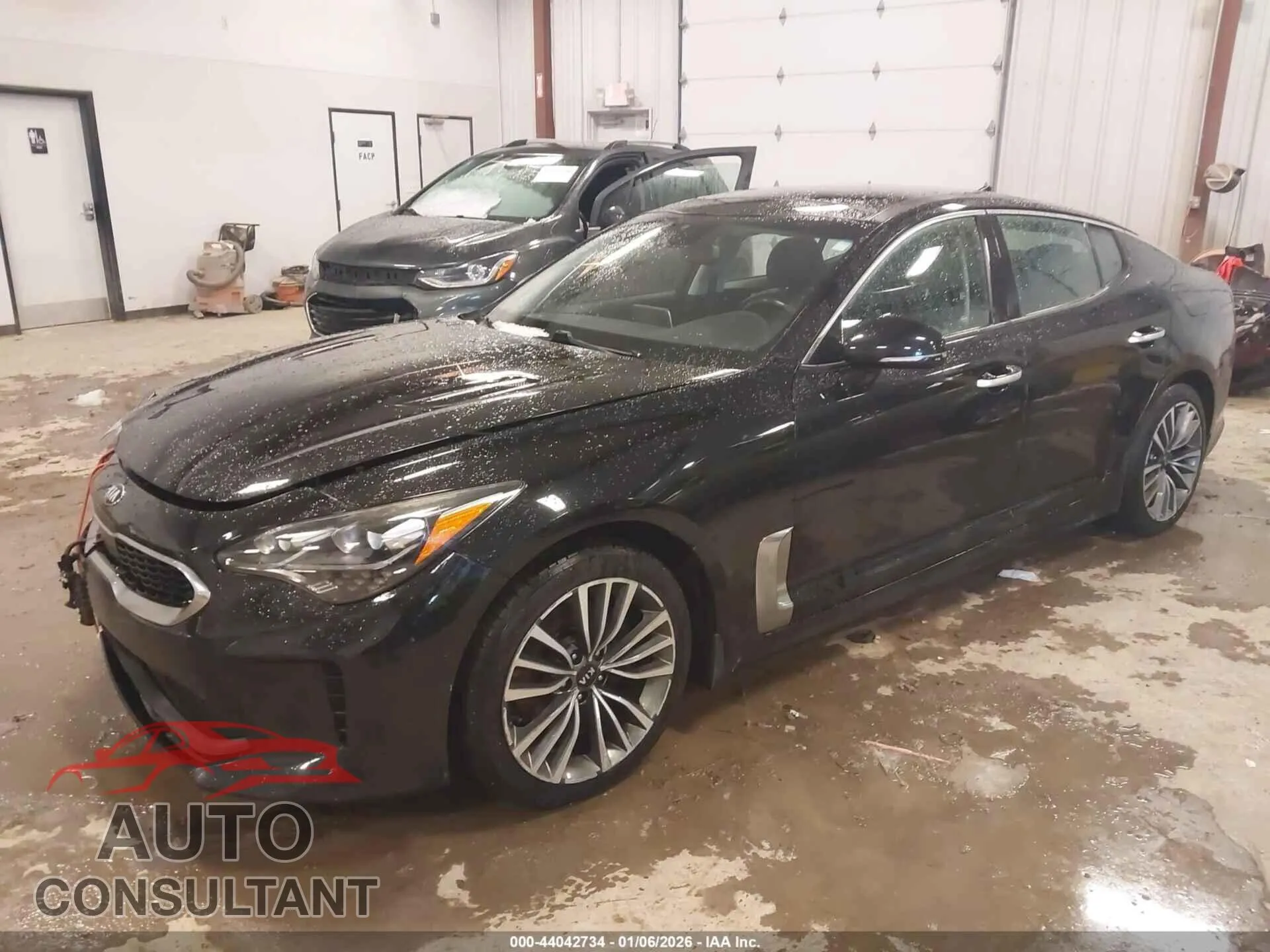 2018 KIA STINGER Damaged VIN KNAE25LA6J6011307 – rear exterior