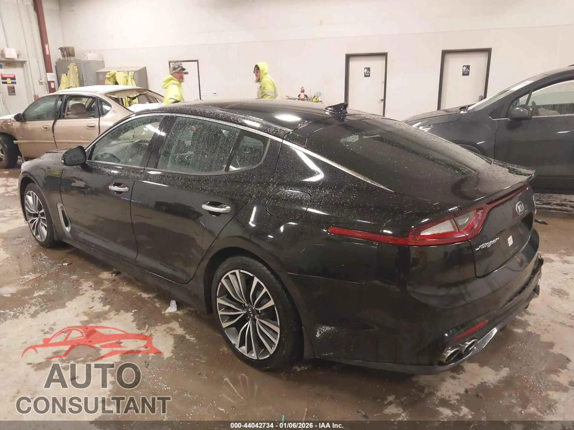 2018 KIA STINGER Damaged VIN KNAE25LA6J6011307 – side profile