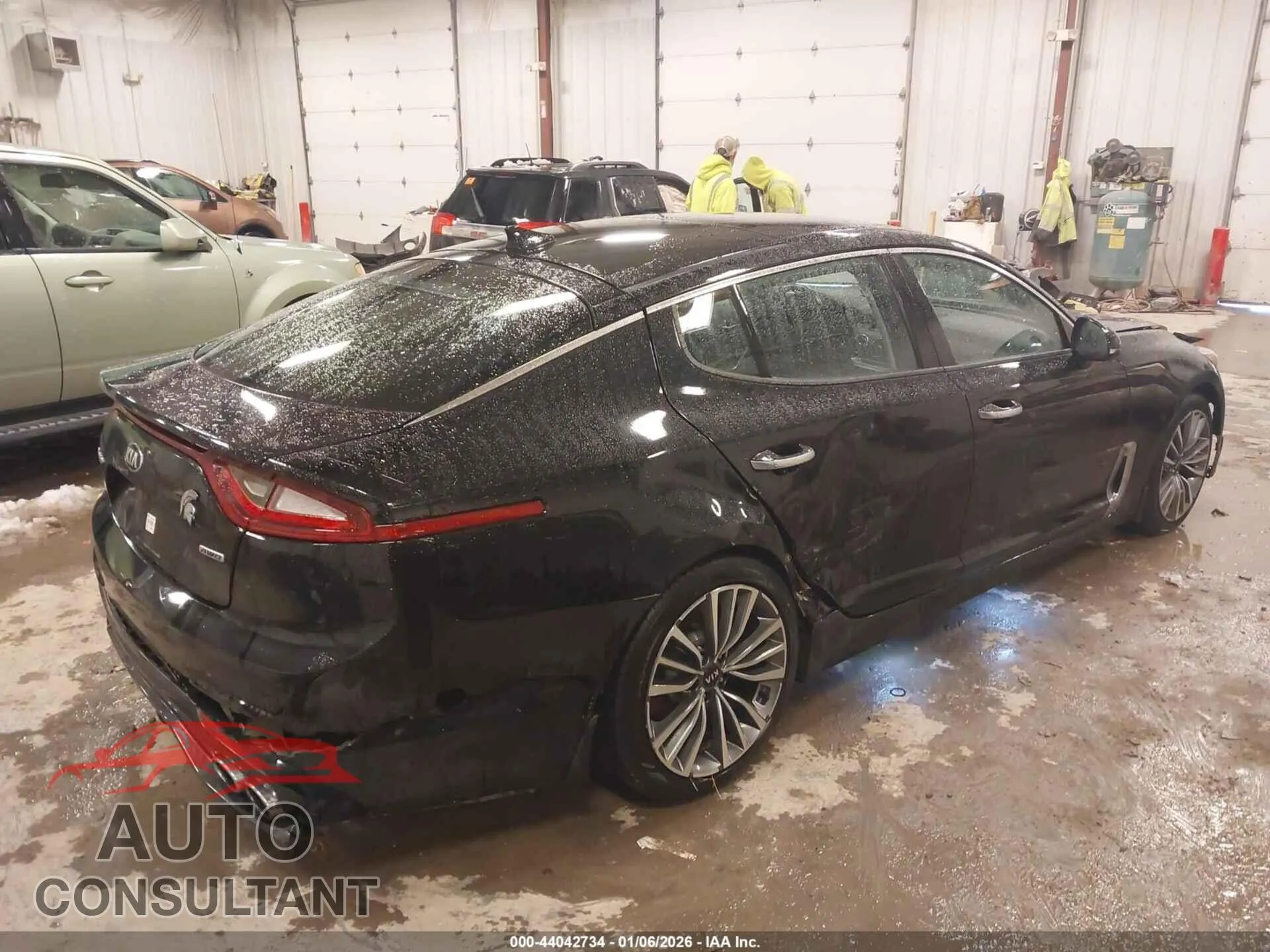 2018 KIA STINGER Damaged VIN KNAE25LA6J6011307 – dashboard