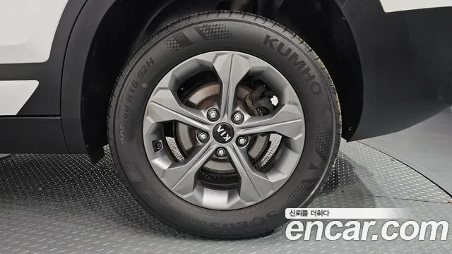 2020 Kia Seltos Gasoline 1.6 Turbo 2WD Sold VIN KNAEP812GLK101606 – undercarriage