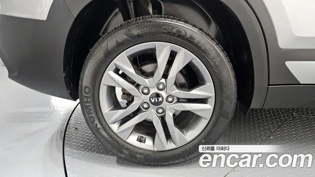 2020 Kia Seltos Gasoline 1.6 Turbo 2WD Sold VIN KNAER812GLK025430 – trunk area 2020 Kia Seltos Gasoline 1.6 Turbo 2WD Sold VIN KNAER812GLK025430 – trunk area