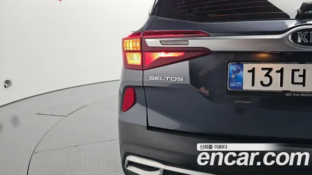 2021 Kia Seltos Gasoline 1.6 Turbo 2WD Sold VIN KNAER812GMK172869 – trunk area