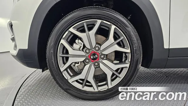 2020 Kia Seltos Gasoline 1.6 Turbo 2WD Sold VIN KNAET812GLK010726 – trunk area 2020 Kia Seltos Gasoline 1.6 Turbo 2WD Sold VIN KNAET812GLK010726 – trunk area