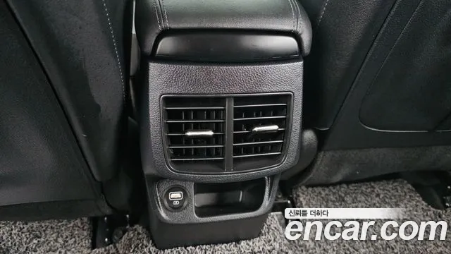 2020 Kia Seltos Gasoline 1.6 Turbo 2WD Sold VIN KNAET812GLK020911 – trunk area