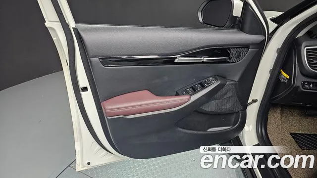 2020 Kia Seltos Gasoline 1.6 Turbo 2WD Sold VIN KNAET812GLK023727 – trunk area 2020 Kia Seltos Gasoline 1.6 Turbo 2WD Sold VIN KNAET812GLK023727 – trunk area