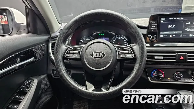 2020 Kia Seltos Gasoline 1.6 Turbo 2WD Sold VIN KNAET812GLK029031 – photo 17 2020 Kia Seltos Gasoline 1.6 Turbo 2WD Sold VIN KNAET812GLK029031 – photo 17