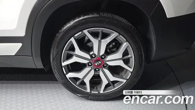 2022 Kia Seltos Gasoline 1.6 Turbo 2WD Sold VIN KNAET812GNK243295 – trunk area