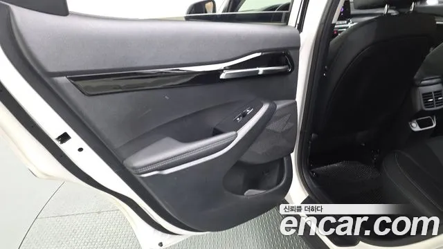 2023 Kia Seltos Gasoline 1.6 Turbo 2WD Sold VIN KNAET812GPK323467 – trunk area