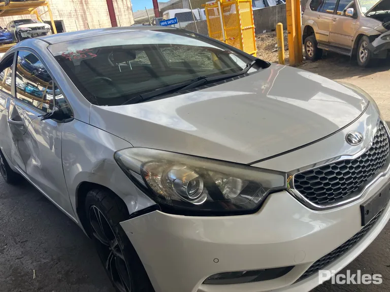 2015 Kia Cerato Used VIN KNAFK416MF5505117 – side profile