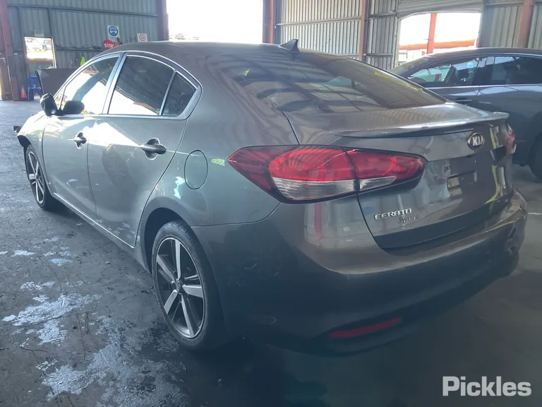 2017 Kia Cerato Used VIN KNAFK417MJ5730257 – trunk area 2017 Kia Cerato Used VIN KNAFK417MJ5730257 – trunk area