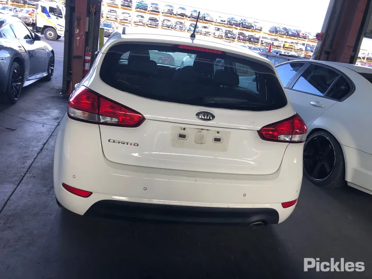 2013 Kia Cerato Used VIN KNAFK516ME5122817 – side profile