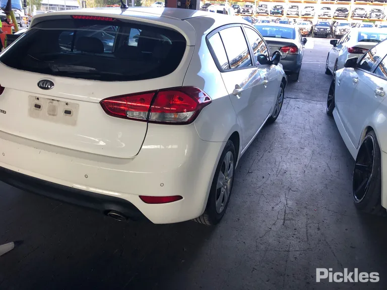 2013 Kia Cerato Used VIN KNAFK516ME5122817 – engine bay