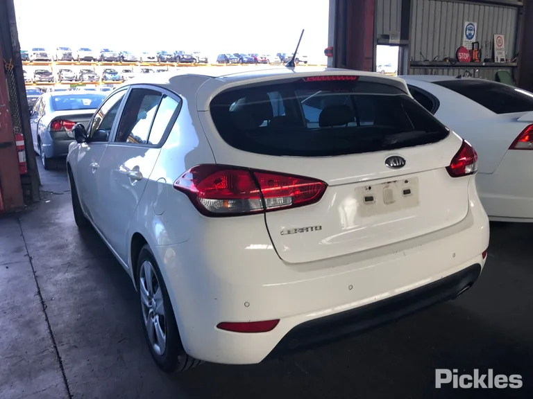 2013 Kia Cerato Used VIN KNAFK516ME5122817 – trunk area