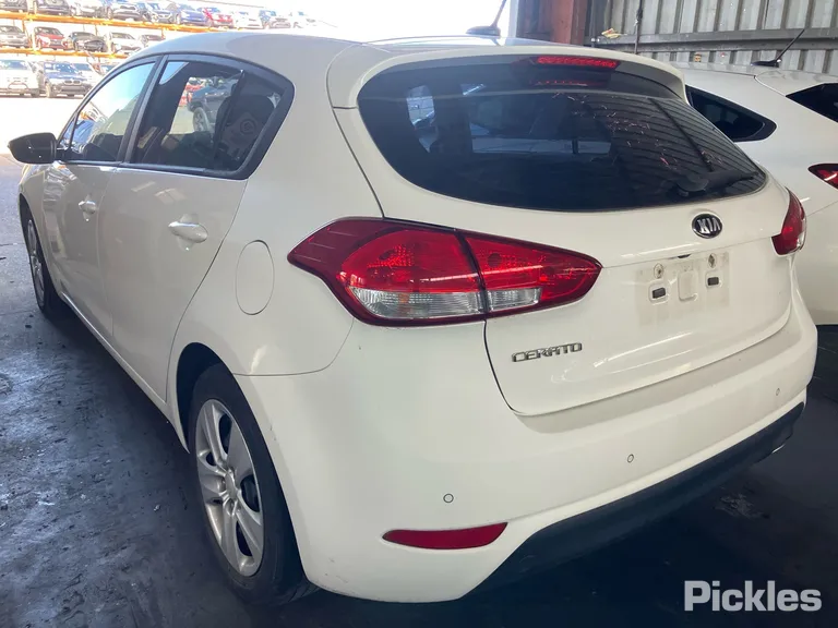 2017 Kia Cerato Used VIN KNAFK517MJ5754296 – exterior detail
