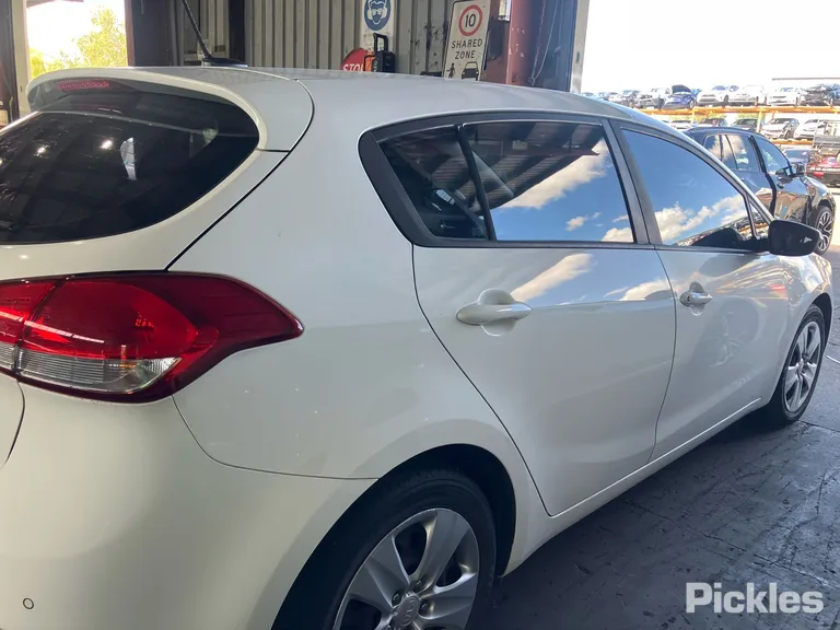 2017 Kia Cerato Used VIN KNAFK517MJ5754296 – photo 30