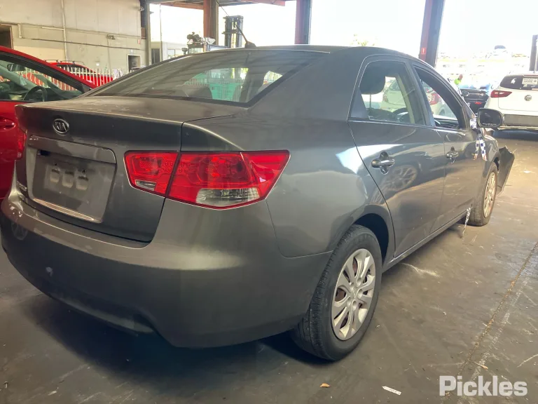 2011 Kia Cerato Damaged VIN KNAFT412MB5473367 – side profile 2011 Kia Cerato Damaged VIN KNAFT412MB5473367 – side profile