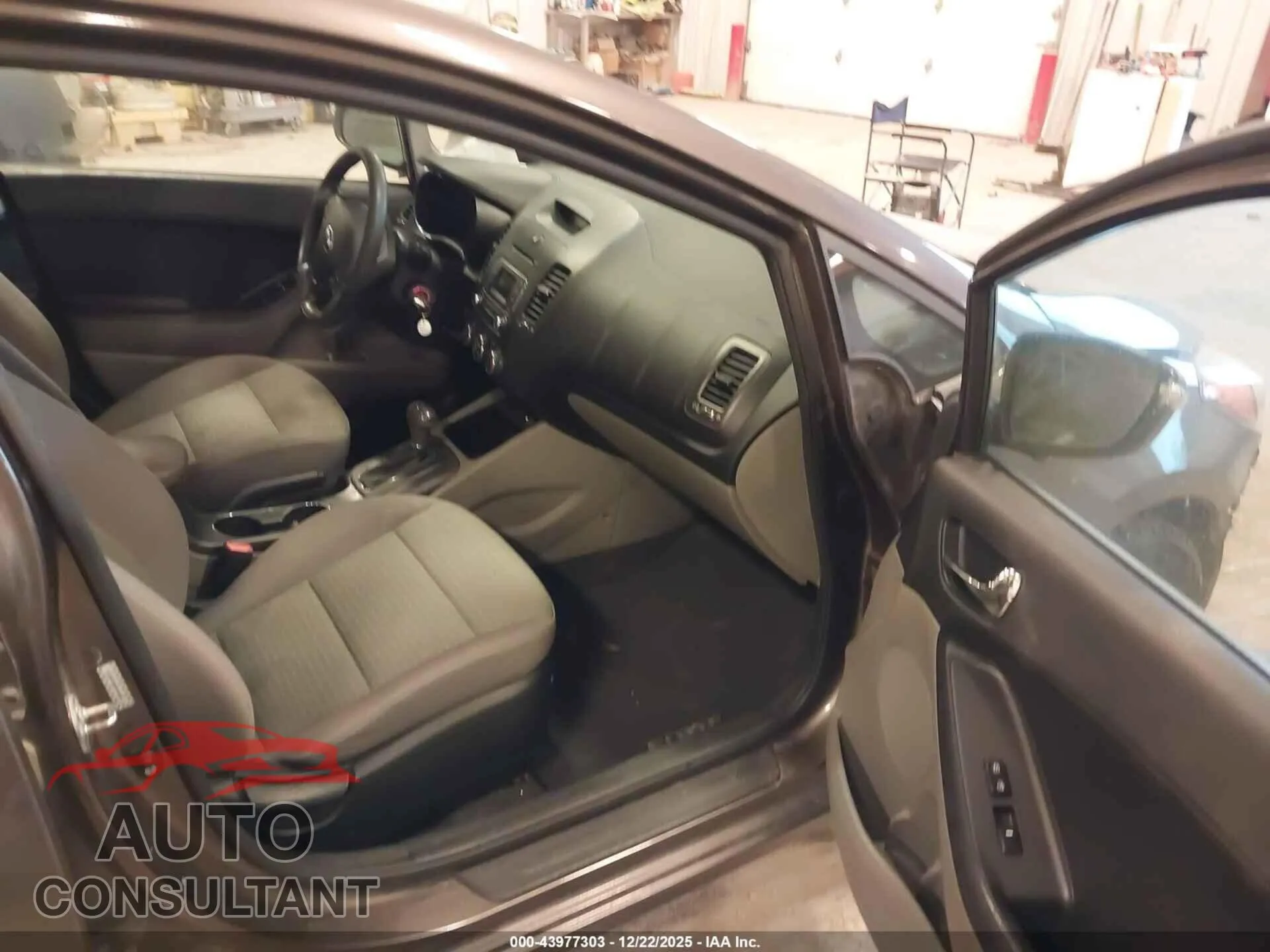 2014 KIA FORTE Damaged VIN KNAFX4A66E5135376 – interior seats 2014 KIA FORTE Damaged VIN KNAFX4A66E5135376 – interior seats