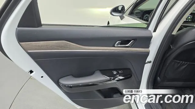 2021 Kia K5 3rd Gen 1.6 Turbo Sold VIN KNAG6412BMA131381 – trunk area