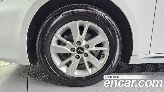 2018 Kia K5 2nd Gen LPI SX Sold VIN KNAGT416BJA213250 – trunk area