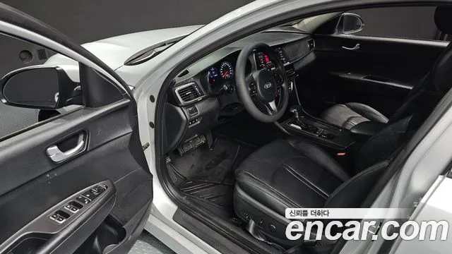 2017 Kia K5 2nd Gen Lpi Taxi Sold VIN KNAGU416BHA164570 – front exterior