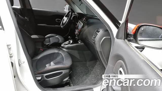 2017 Kia The New Soul 1.6 GDi Prestige Sold VIN KNAJN812BHK441568 – trunk area