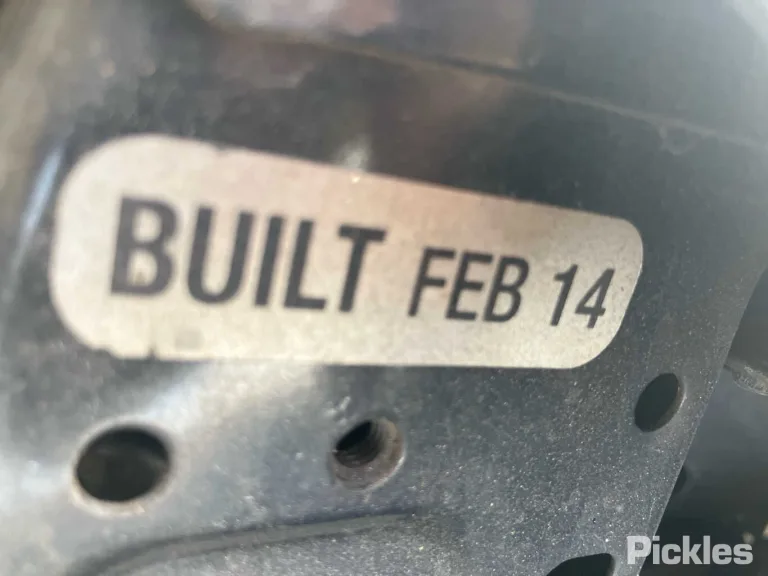 2014 Kia Sorento Damaged VIN KNAKU814SE5513494 – engine bay
