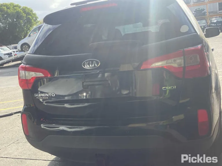 2014 Kia Sorento Damaged VIN KNAKU814SE5513494 – exterior detail