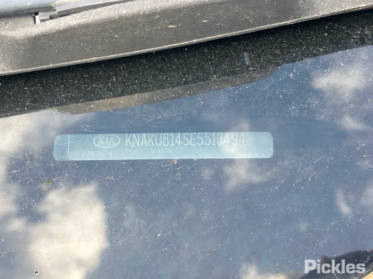2014 Kia Sorento Damaged VIN KNAKU814SE5513494 – trunk area