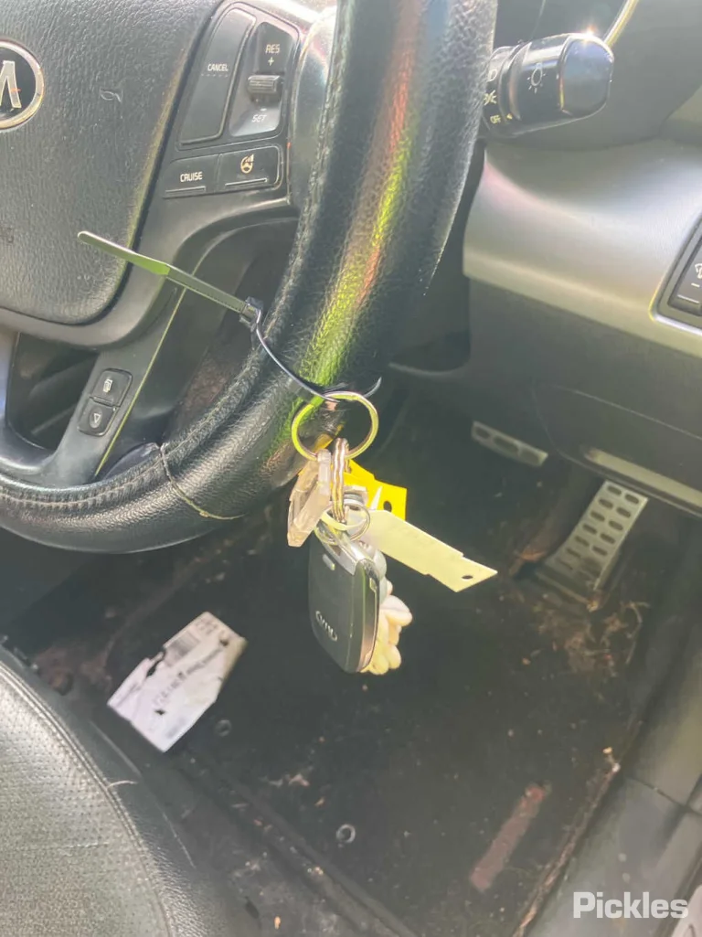 2014 Kia Sorento Damaged VIN KNAKU814SE5513494 – photo 29