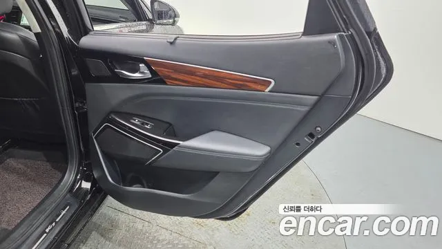 2017 Kia All New K7 2.4 GDI Limited Sold VIN KNALB415BHA086189 – exterior detail