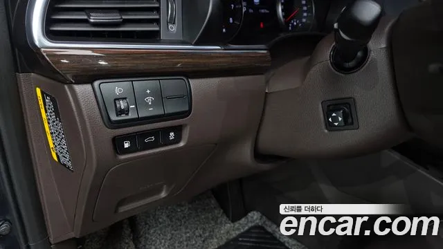 2018 Kia All New K7 2.4 GDI Prestige Sold VIN KNALB415BJA124481 – interior seats 2018 Kia All New K7 2.4 GDI Prestige Sold VIN KNALB415BJA124481 – interior seats