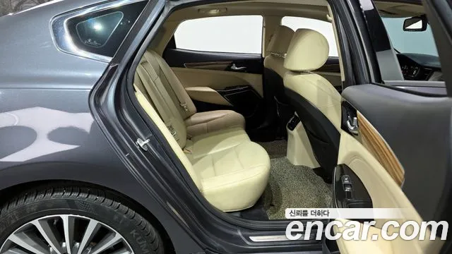 2017 Kia All New K7 2.2 Diesel Limited Sold VIN KNALB41ABHA067312 – front exterior 2017 Kia All New K7 2.2 Diesel Limited Sold VIN KNALB41ABHA067312 – front exterior