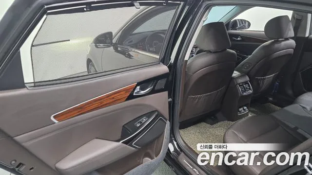 2017 Kia All New K7 2.2 Diesel Limited Sold VIN KNALB41ABHA084695 – trunk area 2017 Kia All New K7 2.2 Diesel Limited Sold VIN KNALB41ABHA084695 – trunk area