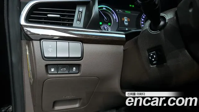 2017 Kia All New K7 Hybrid Noblesse Sold VIN KNALB41GBHA003781 – trunk area
