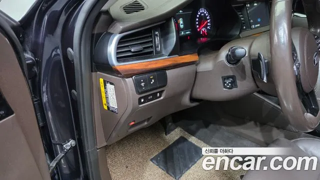 2017 Kia All New K7 3.3 GDI Limited Plus Sold VIN KNALC411BHA082306 – interior seats