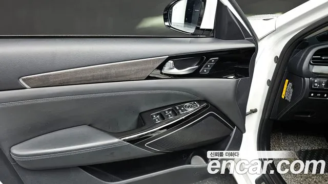 2020 Kia K7 Premier 2.5 GDI Noblesse Sold VIN KNALC41BBLA184757 – front exterior 2020 Kia K7 Premier 2.5 GDI Noblesse Sold VIN KNALC41BBLA184757 – front exterior