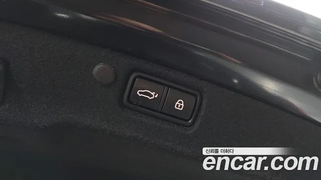 2021 Kia K7 Premier Hybrid Noblesse Sold VIN KNALC41GBMA035055 – trunk area 2021 Kia K7 Premier Hybrid Noblesse Sold VIN KNALC41GBMA035055 – trunk area