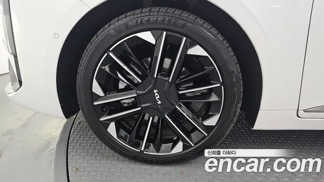 2025 Kia The New K8 Hybrid Noblesse Sold VIN KNAM2411BSA079312 – exterior detail