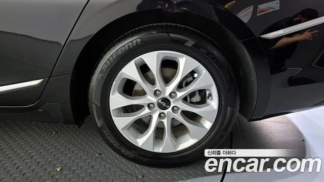 2024 Kia K8 2.5 Gasoline 2WD Sold VIN KNAM241BBRA064903 – exterior detail 2024 Kia K8 2.5 Gasoline 2WD Sold VIN KNAM241BBRA064903 – exterior detail