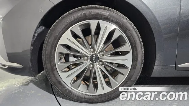 2024 Kia K8 Hybrid Signature Special Sold VIN KNAM5411BRA065773 – exterior detail