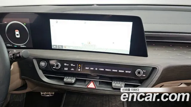 2024 Kia K8 Hybrid Signature Special Sold VIN KNAM5411BRA072852 – photo 12
