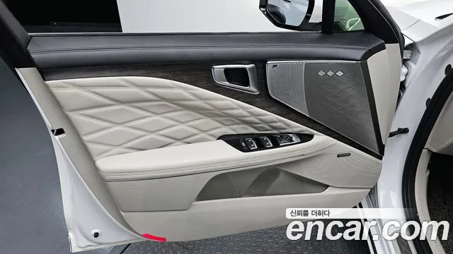 2022 Kia K8 3.5 Gasoline 4WD Sold VIN KNAM541DDNA010767 – trunk area