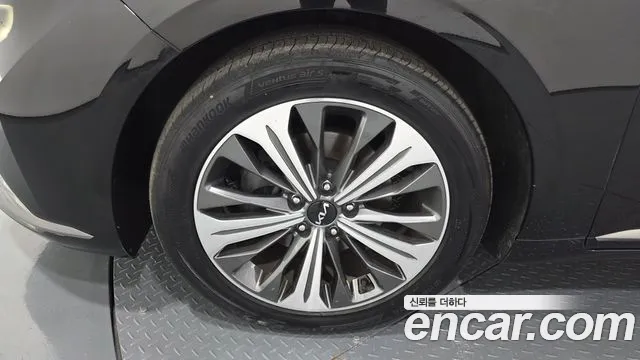 2022 Kia K8 Hybrid Signature VIN KNAM6411BNA000725