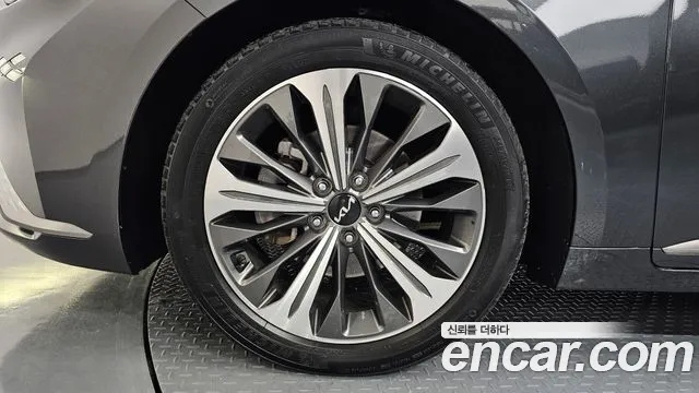 2022 Kia K8 Hybrid Signature Sold VIN KNAM6411BNA007725 – trunk area