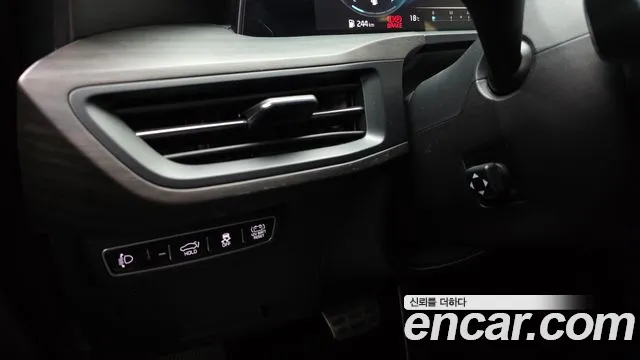2022 Kia K8 Hybrid Signature Sold VIN KNAM6411BNA010093 – interior seats