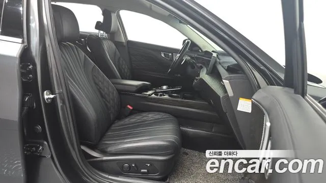 2023 Kia K8 Hybrid Signature Sold VIN KNAM6411BPA025104 – interior seats