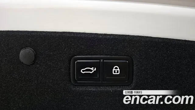 2024 Kia K8 Hybrid Signature Sold VIN KNAM6411BRA070304 – interior seats 2024 Kia K8 Hybrid Signature Sold VIN KNAM6411BRA070304 – interior seats
