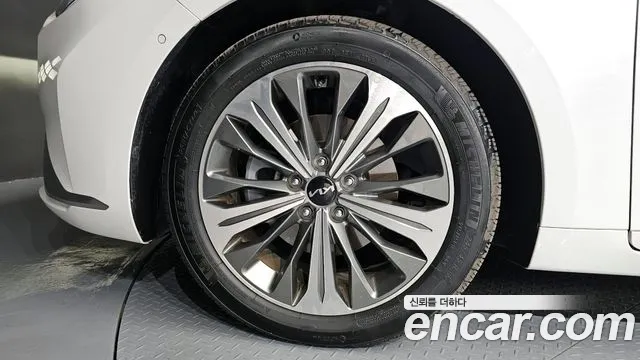 2024 Kia K8 Hybrid Signature Sold VIN KNAM6411BRA070304 – photo 13 2024 Kia K8 Hybrid Signature Sold VIN KNAM6411BRA070304 – photo 13