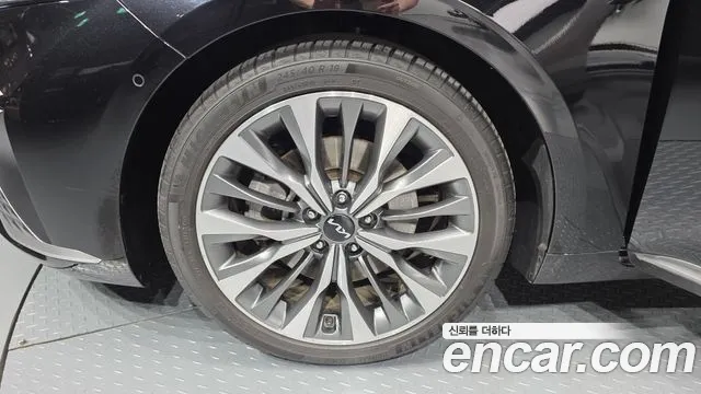 2022 Kia K8 2.5 Gasoline 2WD VIN KNAM641BBNA030794